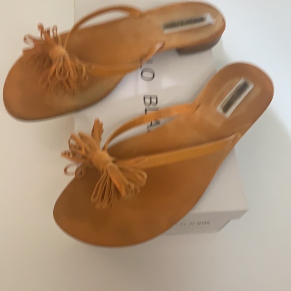 Manolo Blahnik size 11 orange suede tasseled flips - Picture 4 of 9